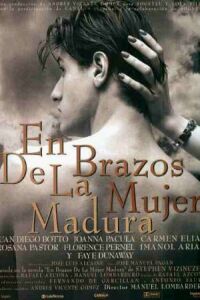 En brazos de la mujer madura