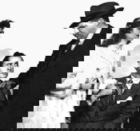Whispering Footsteps (1943)