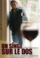 Un singe sur le dos