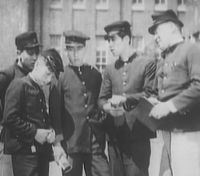 Rakudai wa shitakeredo (1930)
