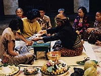Bulan tertusuk ilalang (1995)