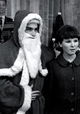 Le père Noël a les yeux bleus
