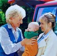 Frau zu sein bedarf es wenig (1998)