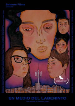 En Medio del Laberinto (2019)