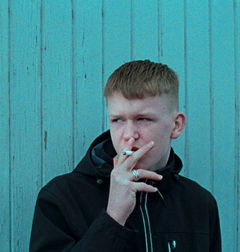 Jongen van hout (2022)