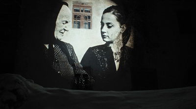 Maia - Portret with Hands