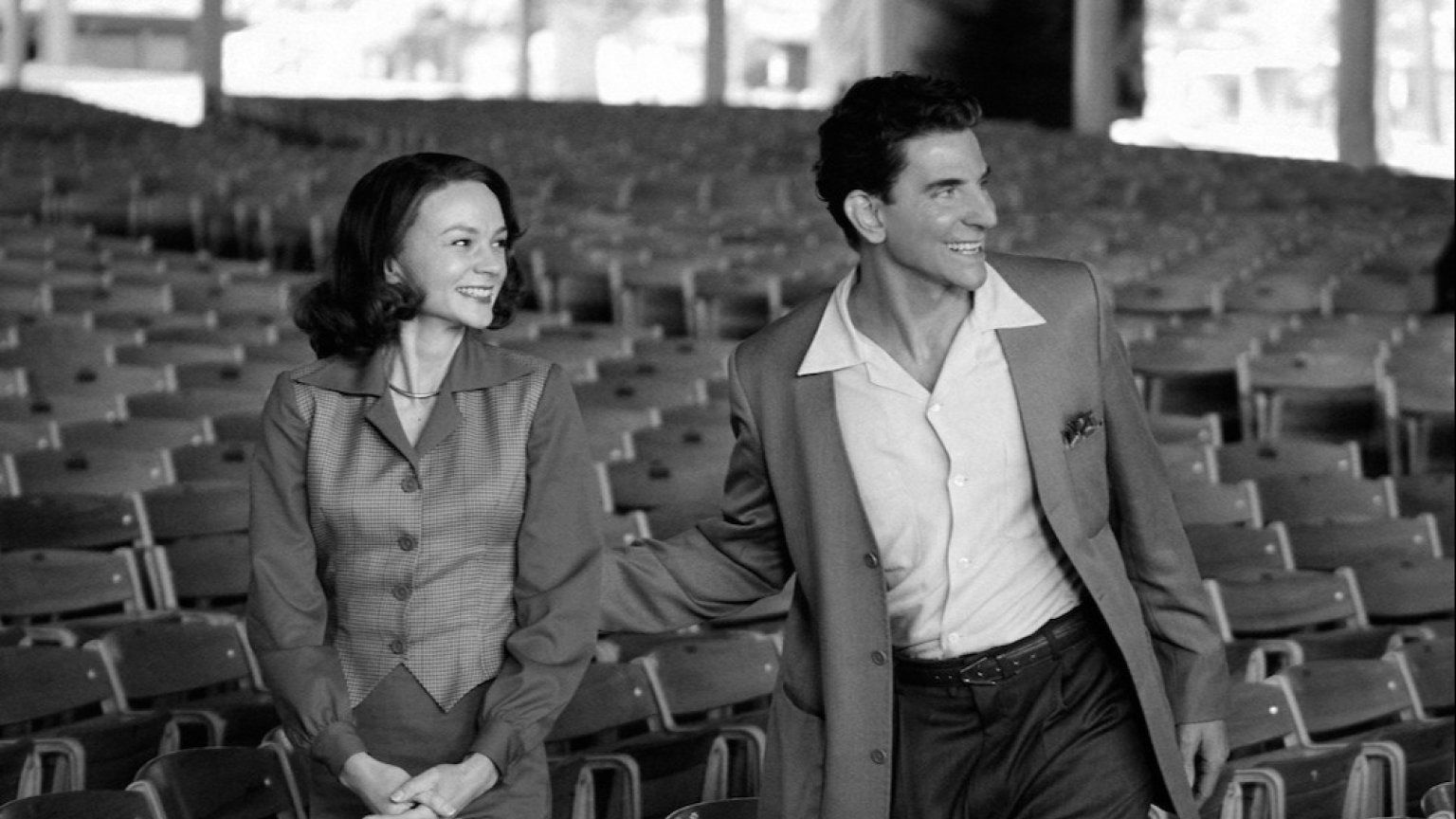 Netflix deelt eerste beelden van nieuwe film 'Maestro' met Bradley Cooper en Carey Mulligan