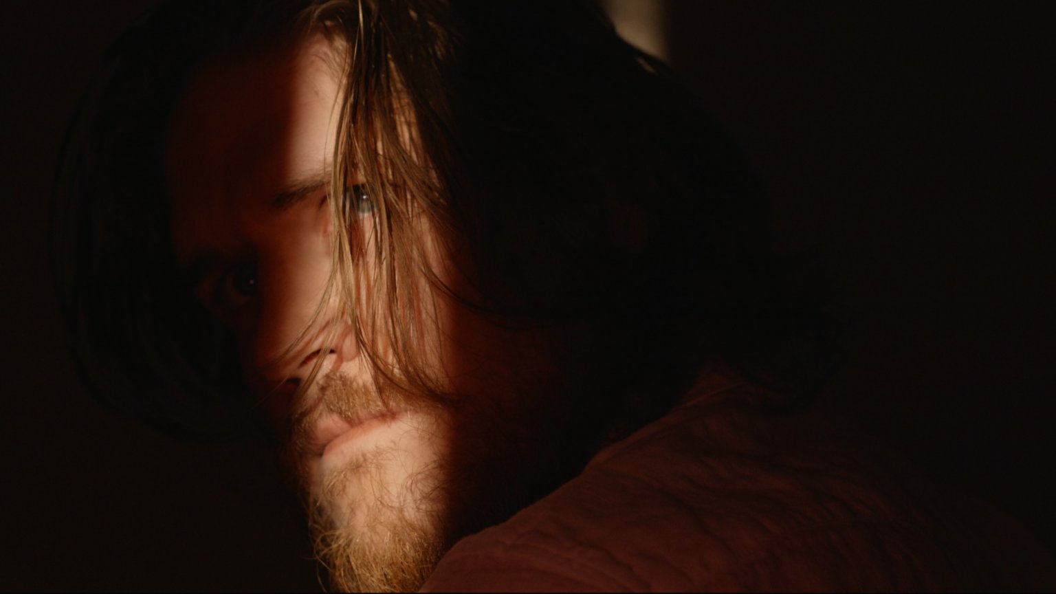 Bo Burnham deelt nieuwe beelden van Netflix-special 'Inside'