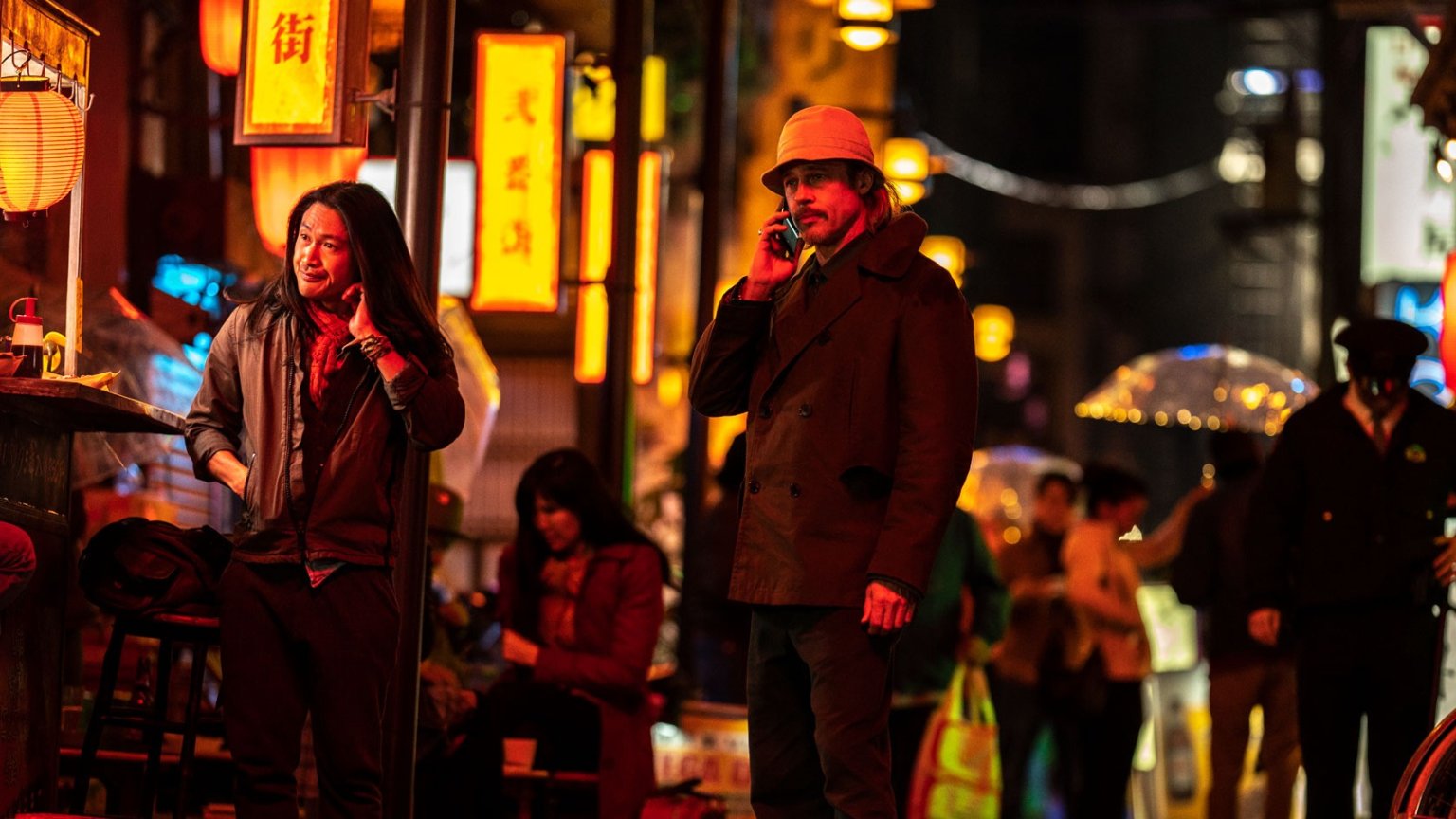 Brad Pitt schittert tegenover Sandra Bullock in de nieuwe trailer van 'Bullet Train'