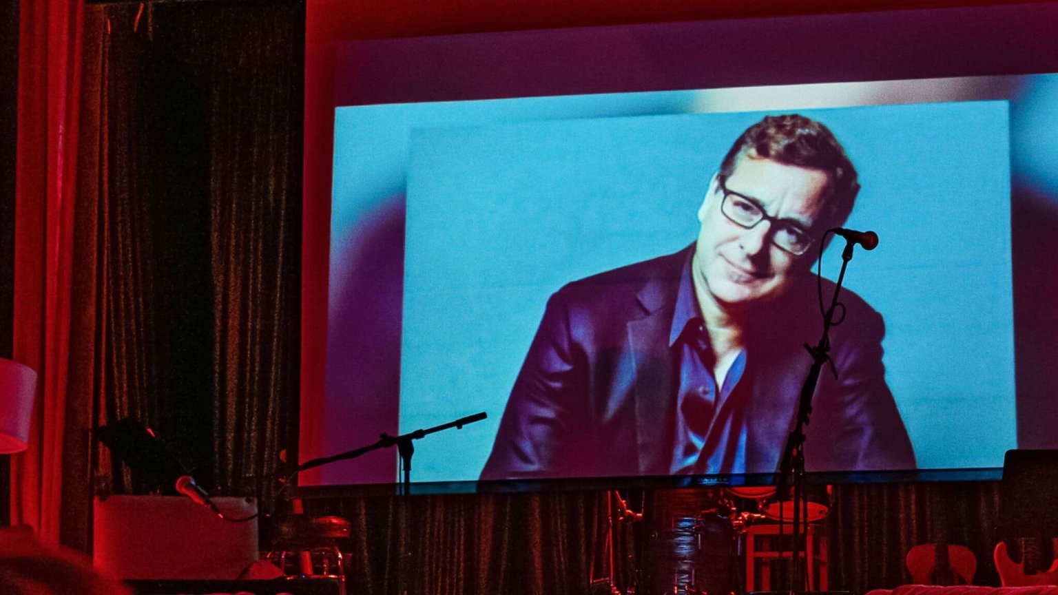 Vanaf vandaag op Netflix: onlangs overleden Bob Saget in 'Dirty Daddy: The Bob Saget Tribute'