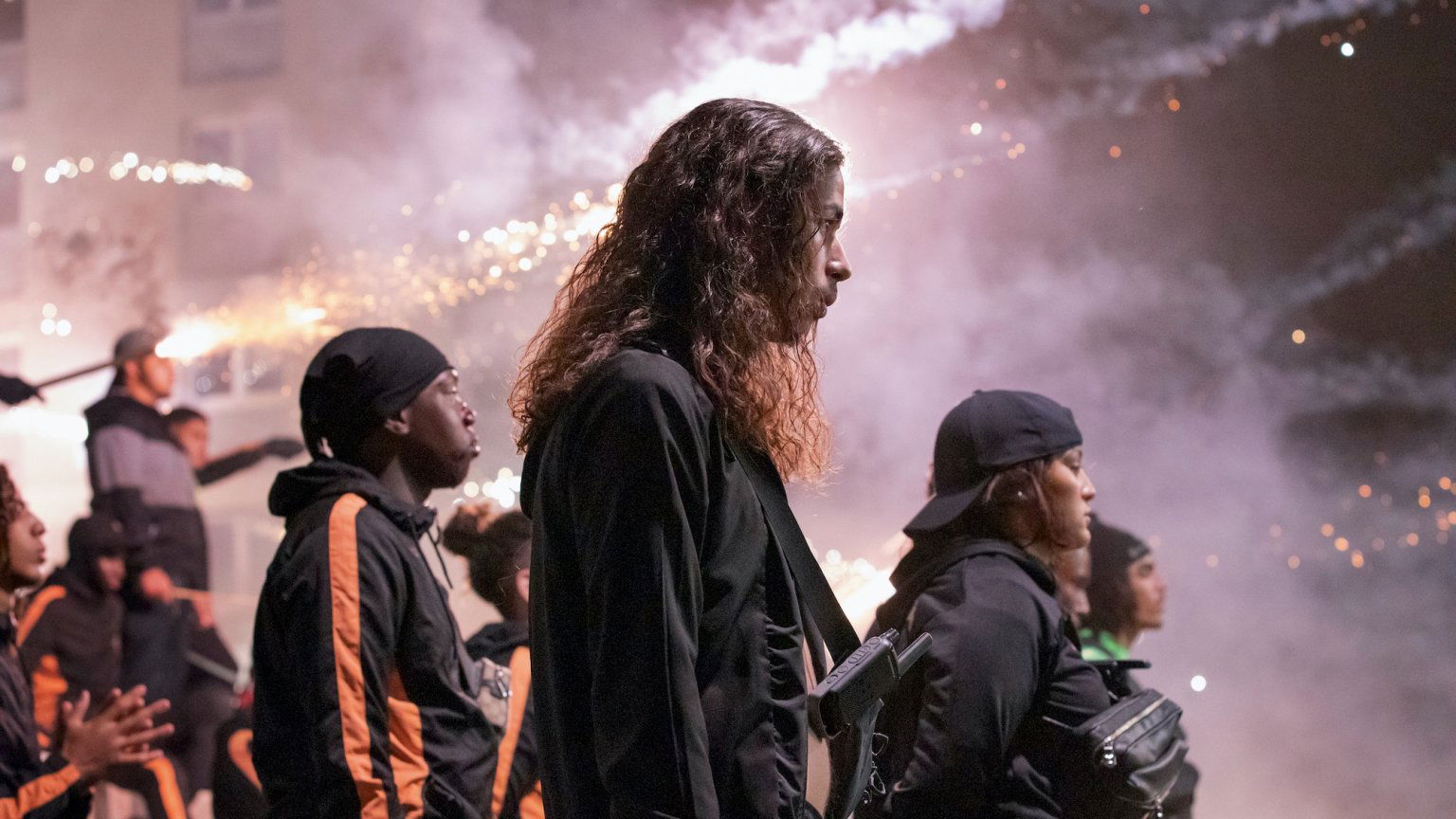 Netflix deelt eerste beelden van nieuwe actiethriller 'Athena'