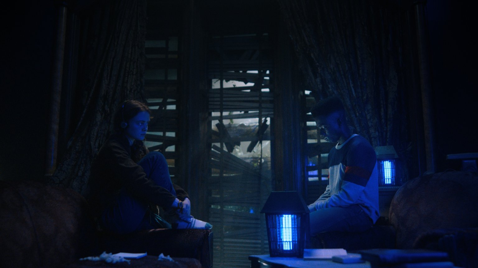 'Stranger Things'-schrijvers delen drie geïmproviseerde momenten in de seizoensfinale van seizoen vier