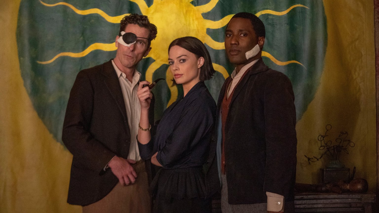 Christian Bale, Margot Robbie & John David Washington schitteren in trailer van 'Amsterdam'