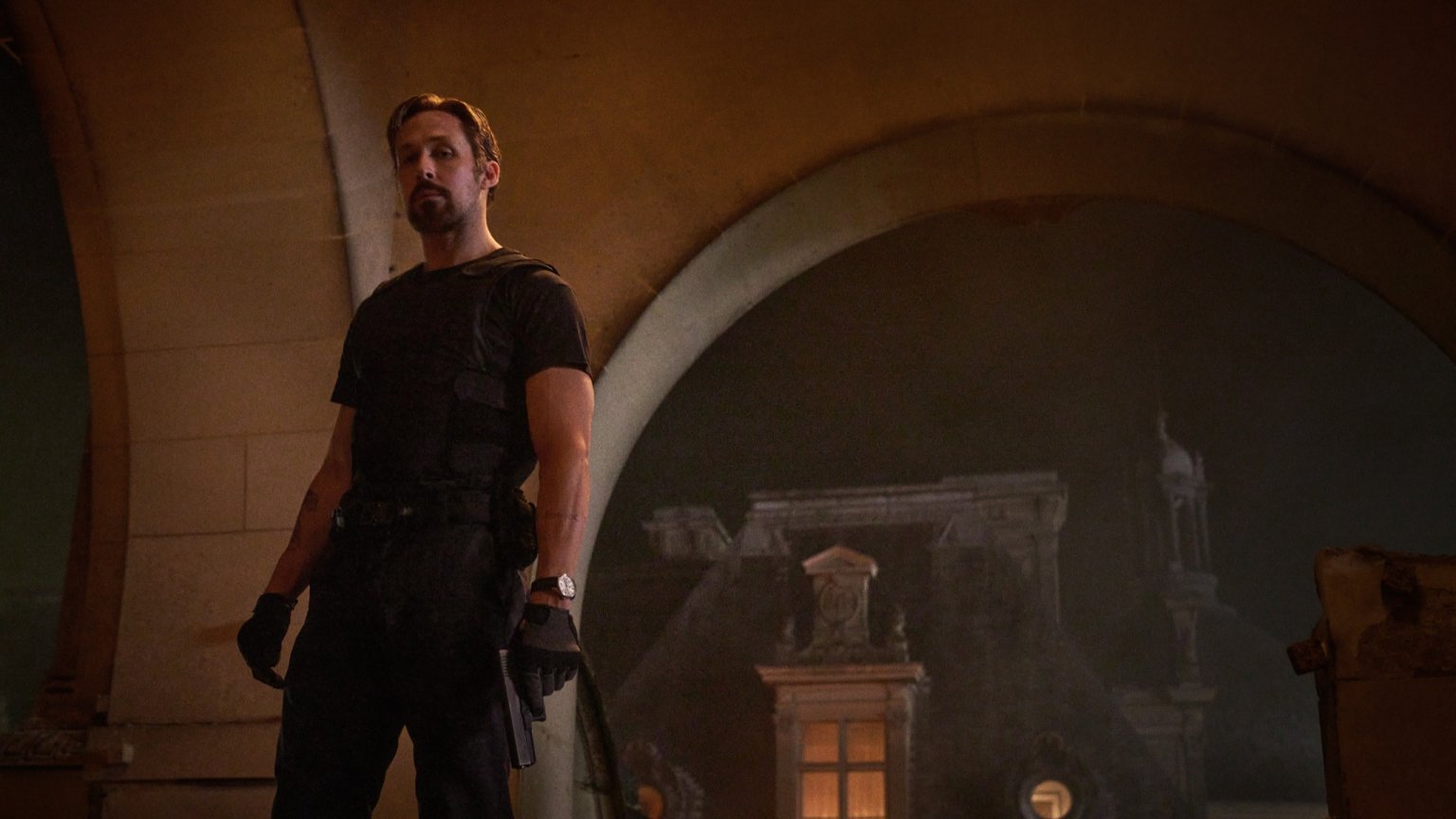 Ryan Gosling en Ana De Armas nemen het op tegen Dhanush in nieuwe video van Netflix-film 'The Gray Man'