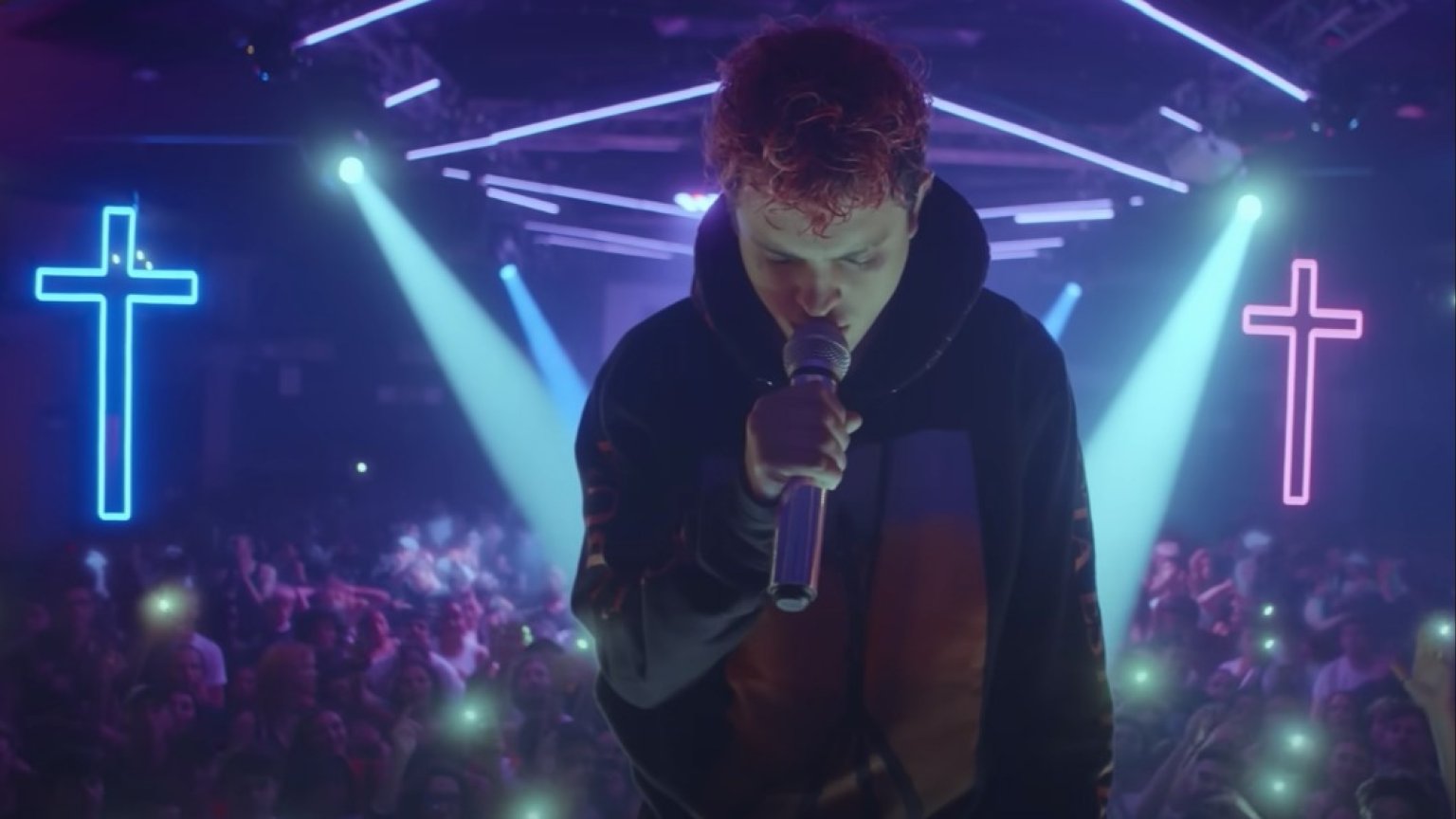 Netflix deelt trailer van Spaanse serie over de mysterieuze reïncarnatie van een popster