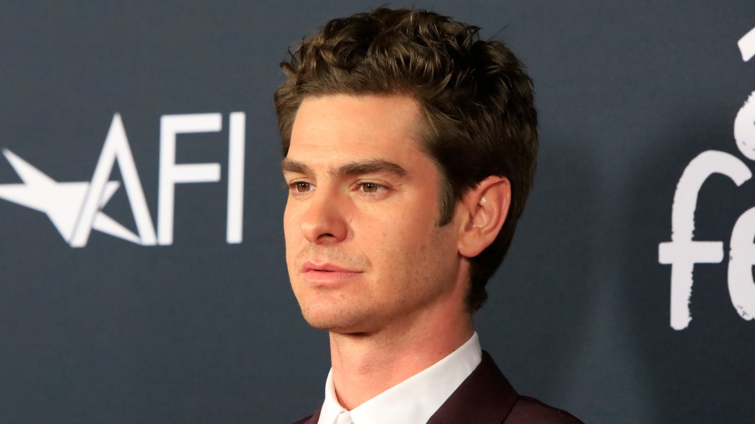 Andrew Garfield kruipt in de huid van Richard Branson in 'Hot Air'