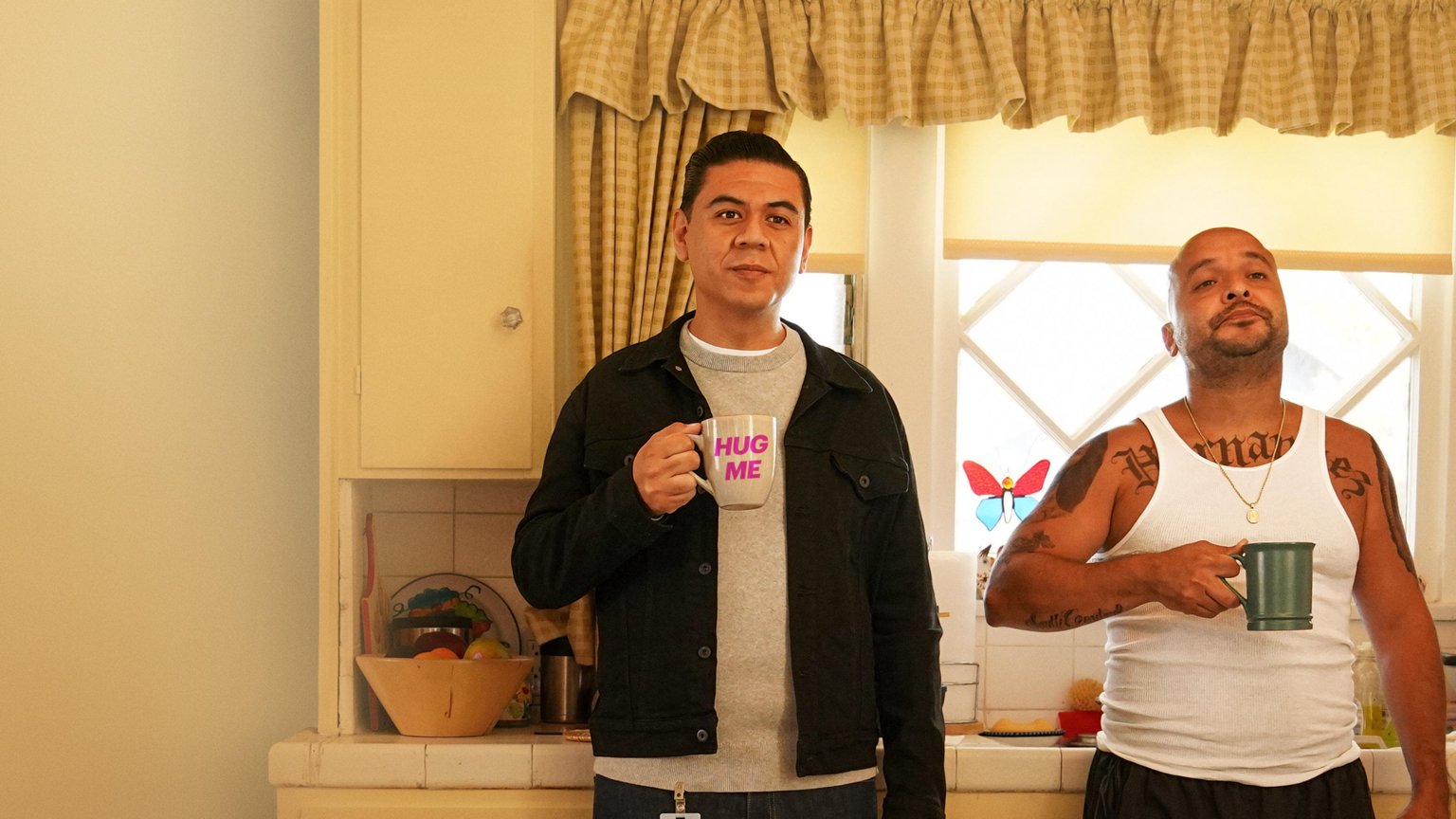 Chris Estrada helpt bendeleden hun leven te beteren in de trailer van komedieserie 'This Fool'
