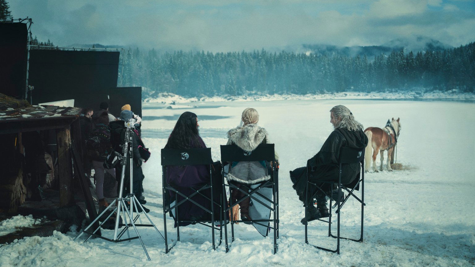 Opnames 'The Witcher' seizoen 3 stilgelegd, Henry Cavill test positief op corona