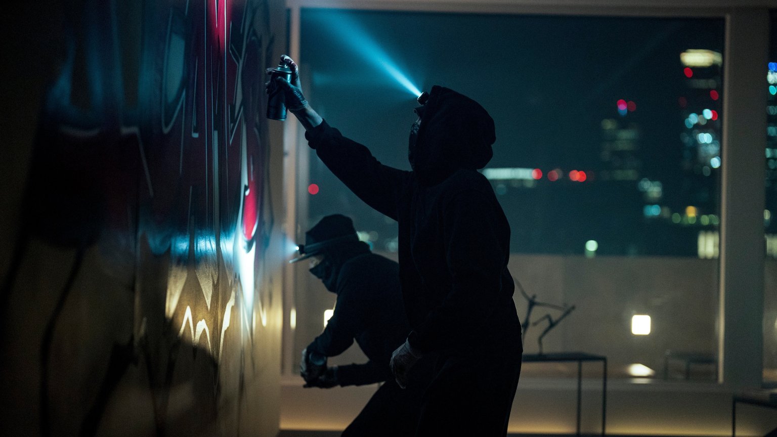 Langverwachte trailer van nieuwe Netflix-thriller met George MacKay en Hugh Bonneville nu te zien