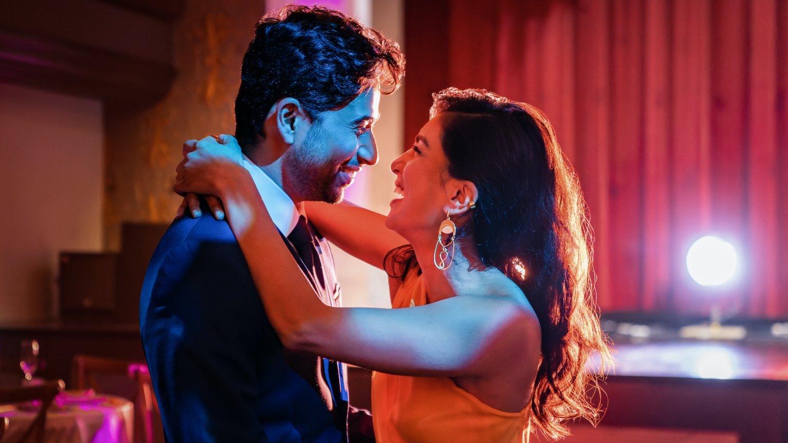 Nieuwe romantische komedie over onwaarschijnlijk koppel nu te zien op Netflix