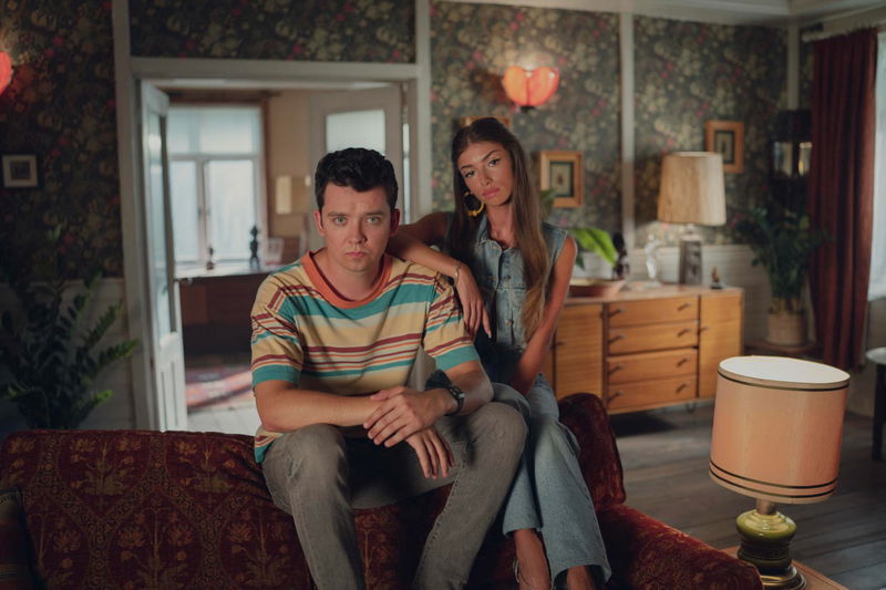 Asa Butterfield en Mimi Keene in 'Sex Education' seizoen 4