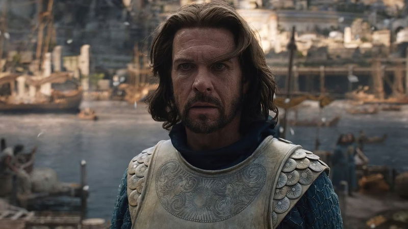 Lloyd Owen als Elendil in 'The Rings of Power', afbeelding via Amazon Prime Video
