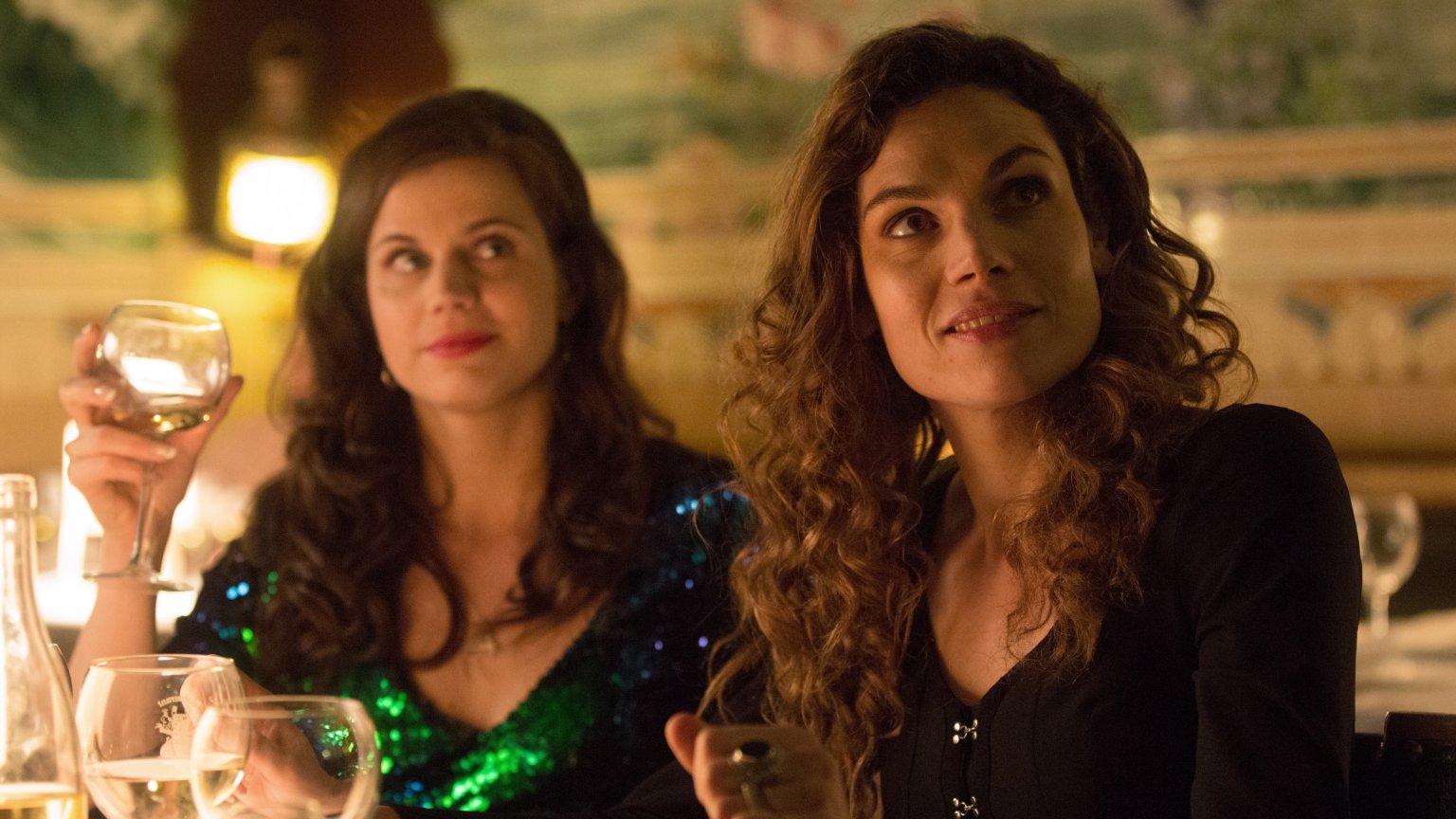 Netflix zet een streep door nieuwe serie met Anna Drijver en Elise Schaap