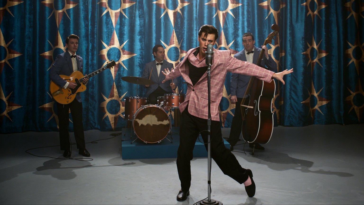 Tom Hanks en Austin Butler nu te zien op HBO Max in 'Elvis'