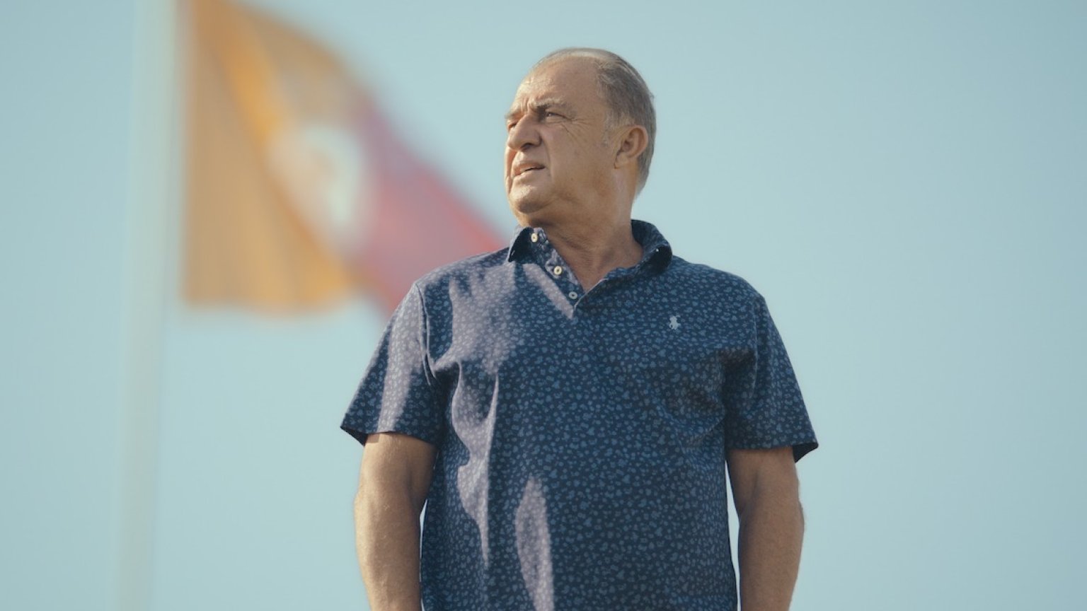 Turkse voetbaltrainer Fatih Terim staat centraal in nieuwe Netflix-docuserie, eerste trailer nu te zien