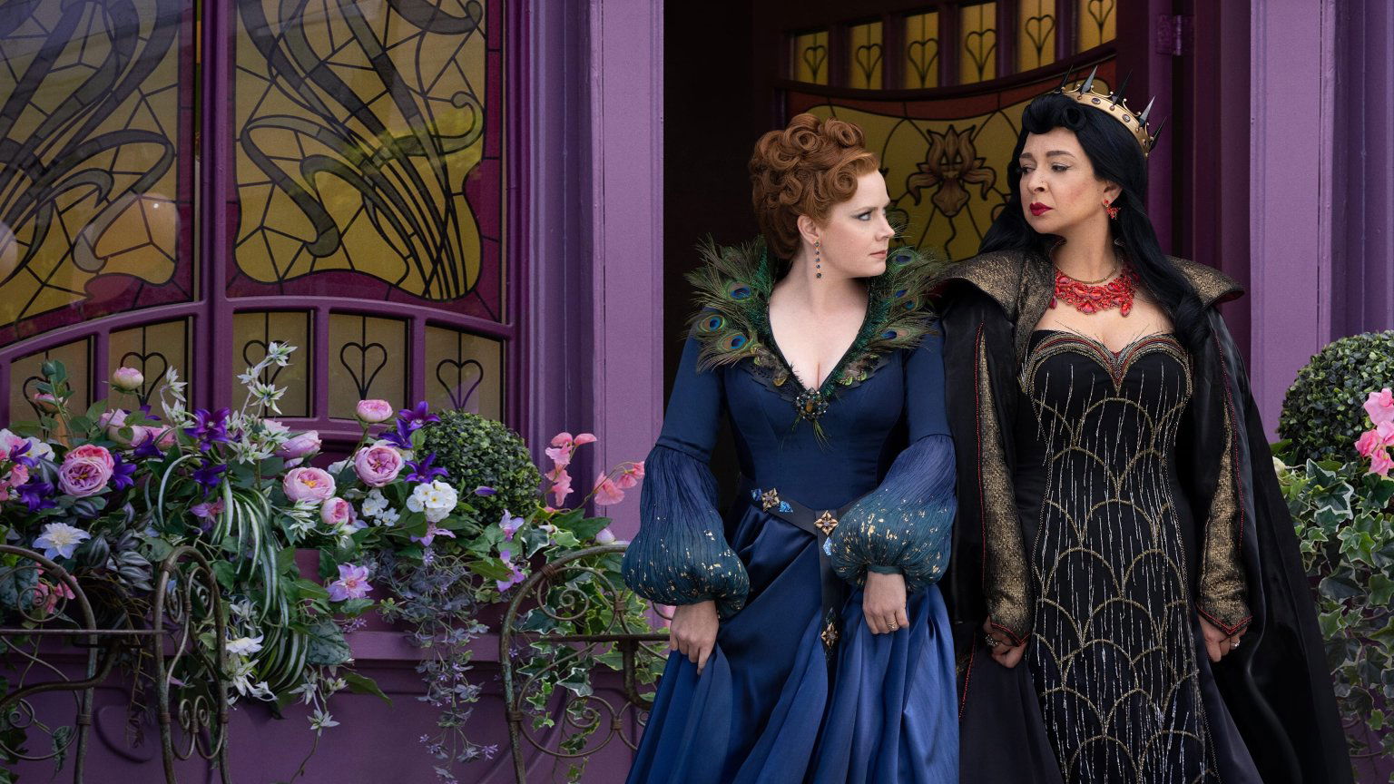 Amy Adams en Patrick Dempsey verhuizen naar de buitenwijken in nieuwe trailer 'Disenchanted'