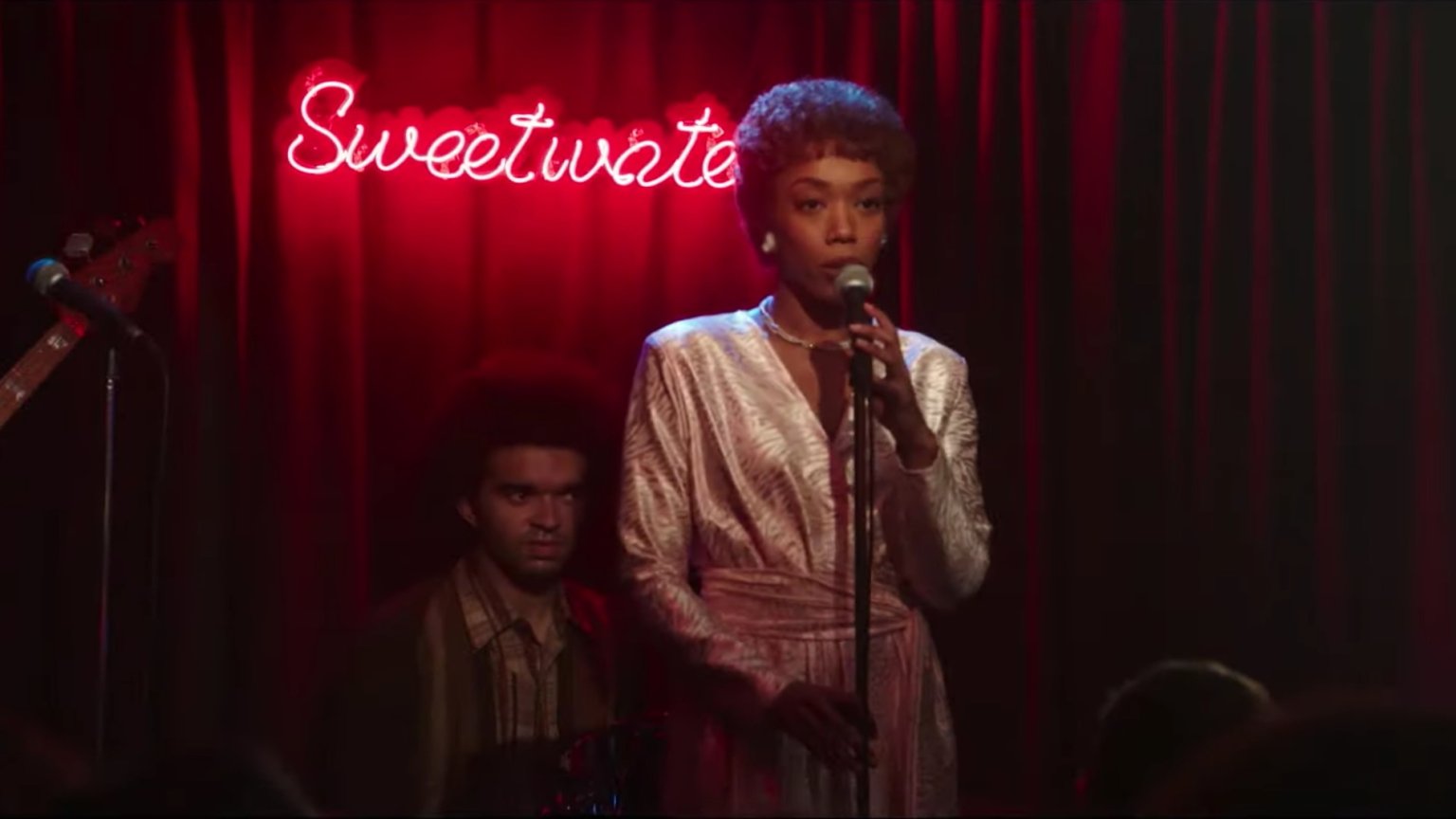 'Bohemian Rhapsody'-schrijver deelt de trailer van nieuwe biografie over Whitney Houston