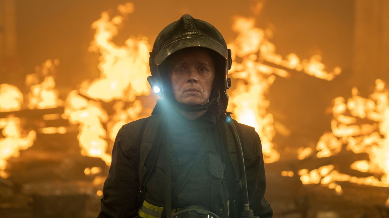 Netflix deelt de trailer van nieuwe dramaserie over de Notre Dame-brand