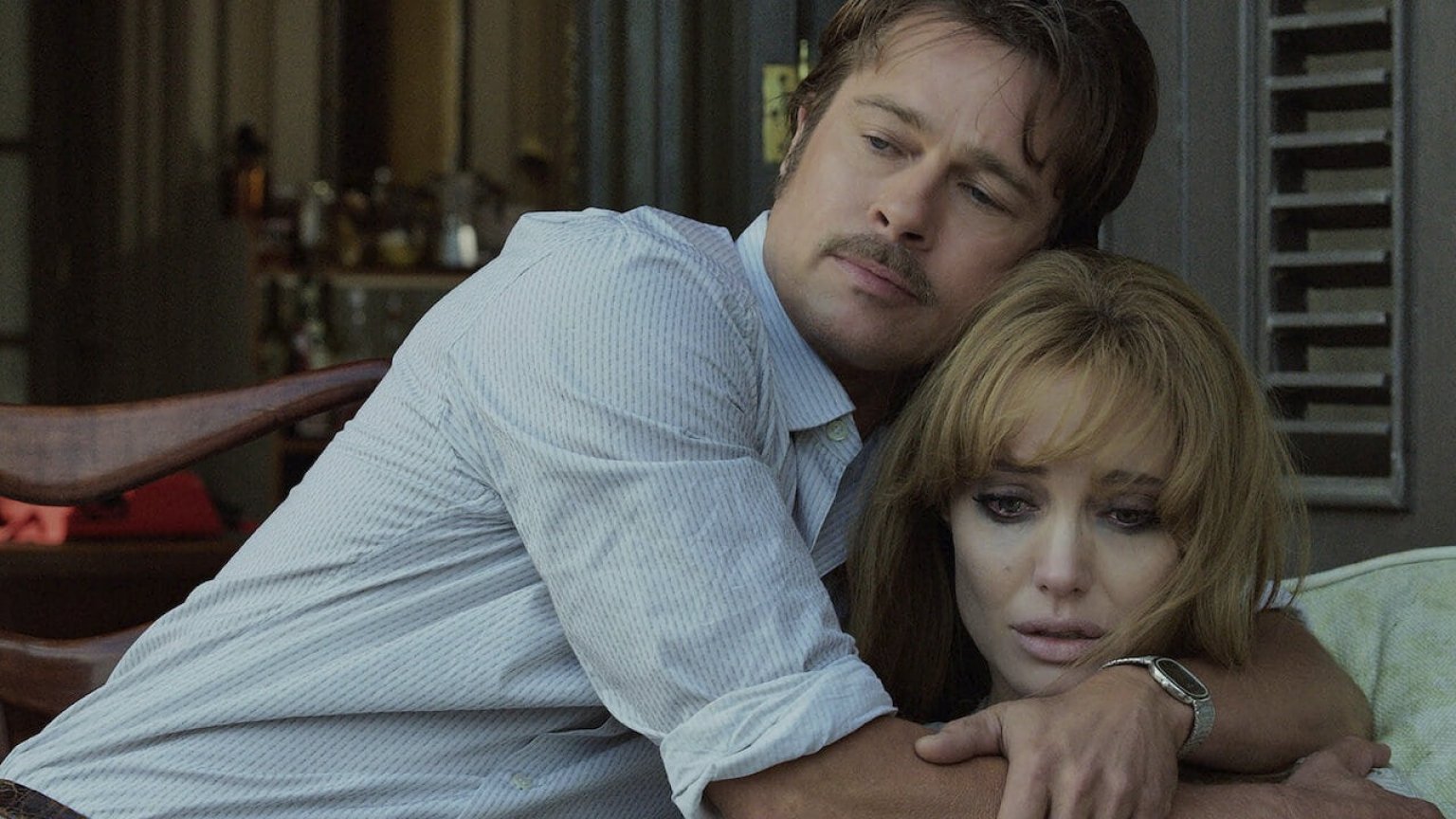 Brad Pitt mishandelde volgens Angelina Jolie hun kinderen tijdens een vliegreis