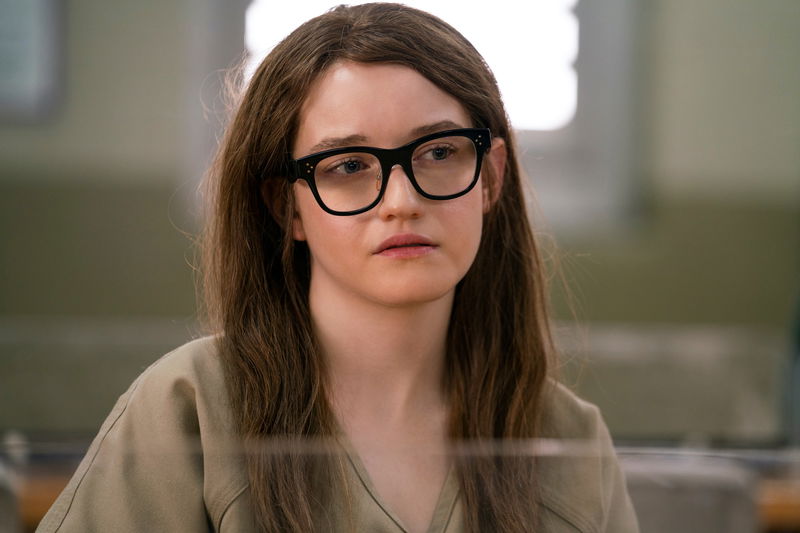 Julia Garner als Anna Sorokin in 'Inventing Anna', afbeelding via Netflix / Aaron Epstein