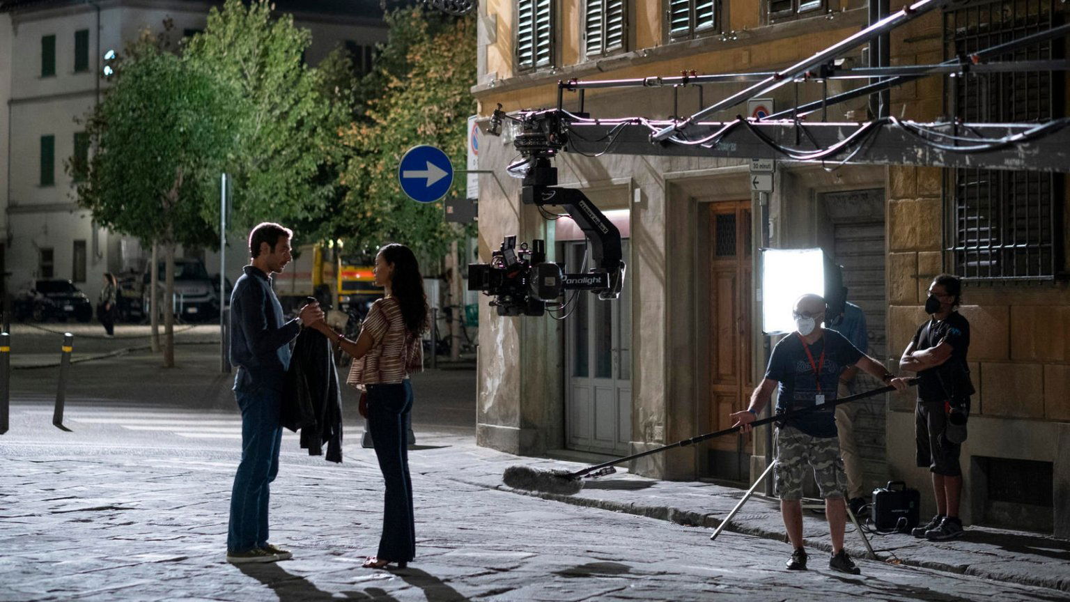 Netflix neemt ons mee achter de schermen bij romantisch drama 'From Scratch' met Zoe Saldana