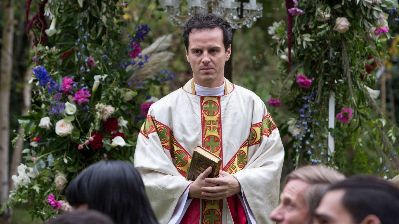Andrew Scott en Emily Beecham voegen zich bij Lily James voor 'The Pursuit of Love'