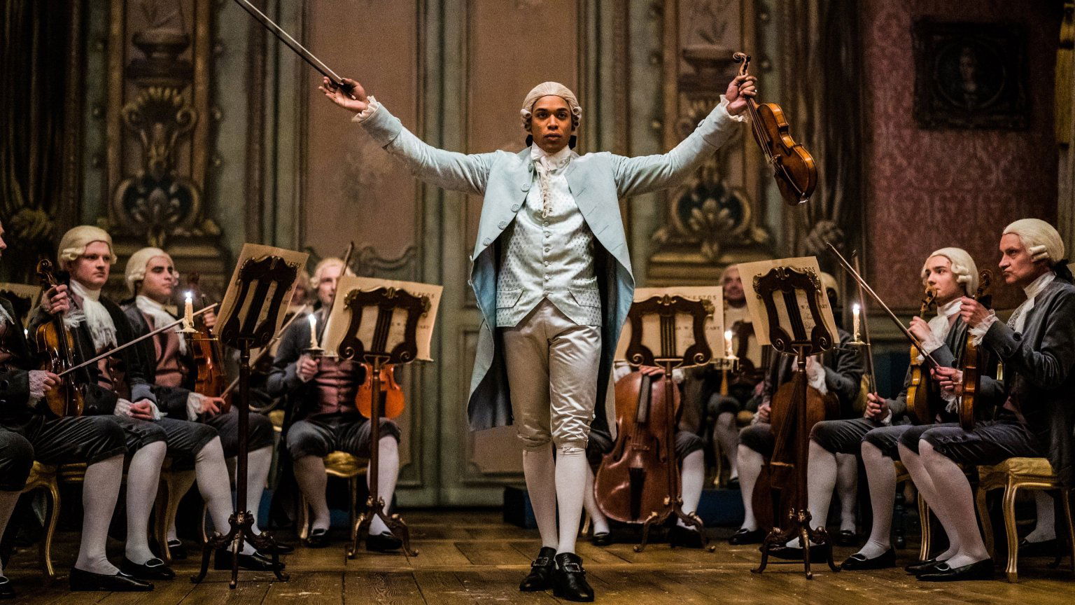 Kelvin Harrison Jr. belandt tussen de Franse elite en start een revolutie in de trailer van biopic 'Chevalier'