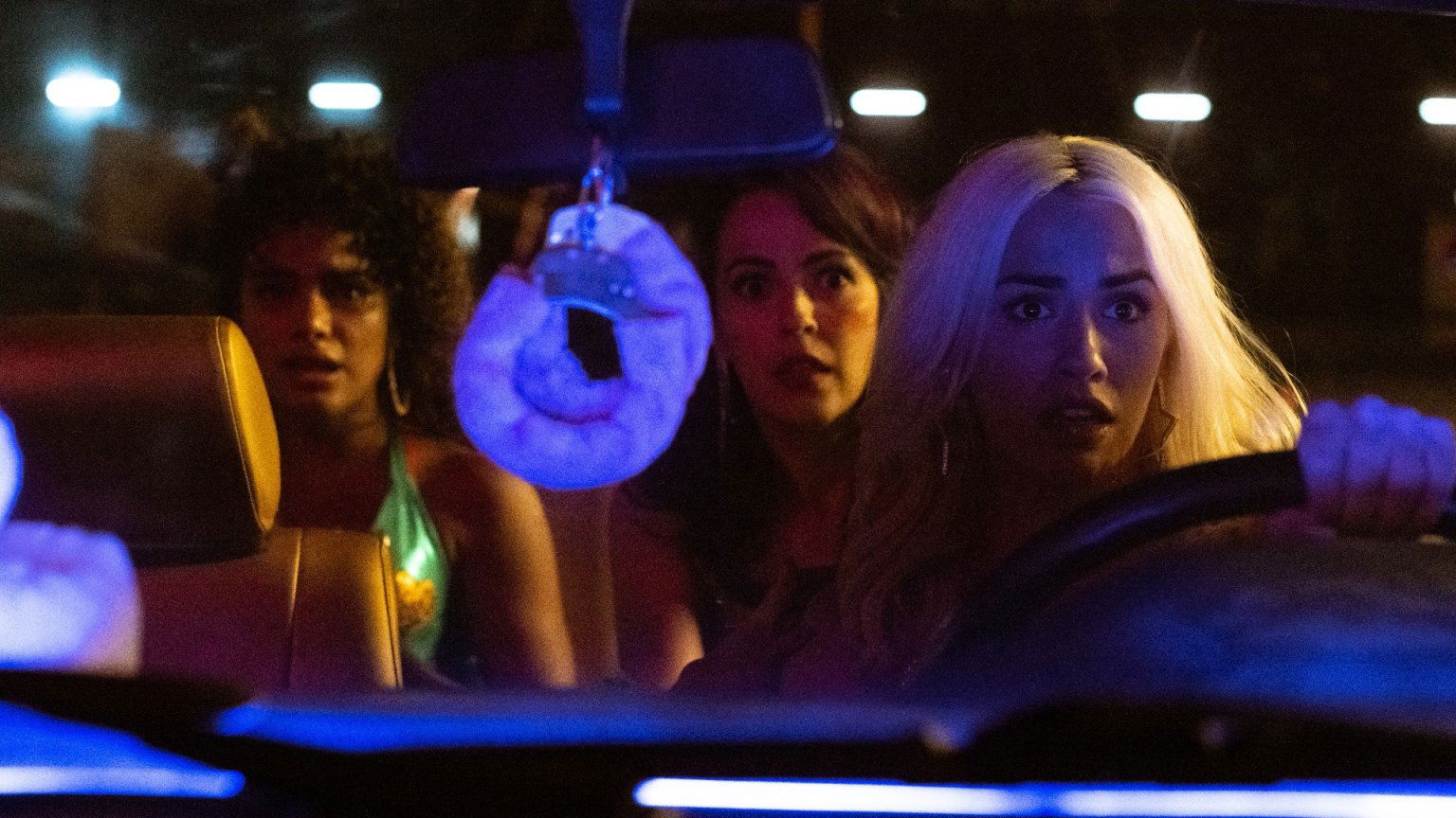 Netflix kondigt met nieuwe beelden de releasedatum van derde seizoen 'Sky Rojo' aan