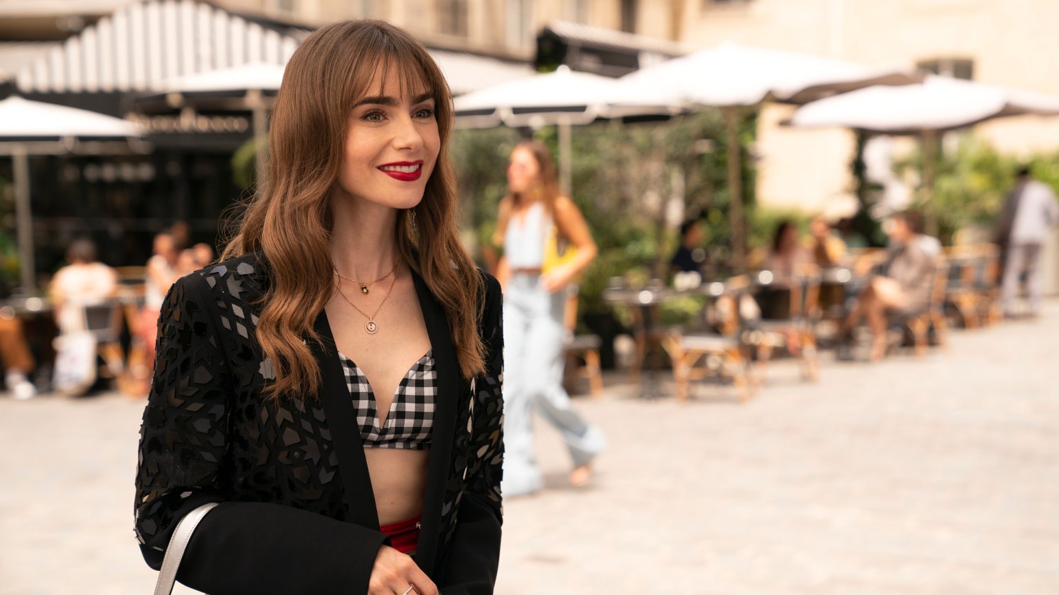 'Emily in Paris' seizoen 3 over precies een maand op Netflix: alles over de nieuwe afleveringen