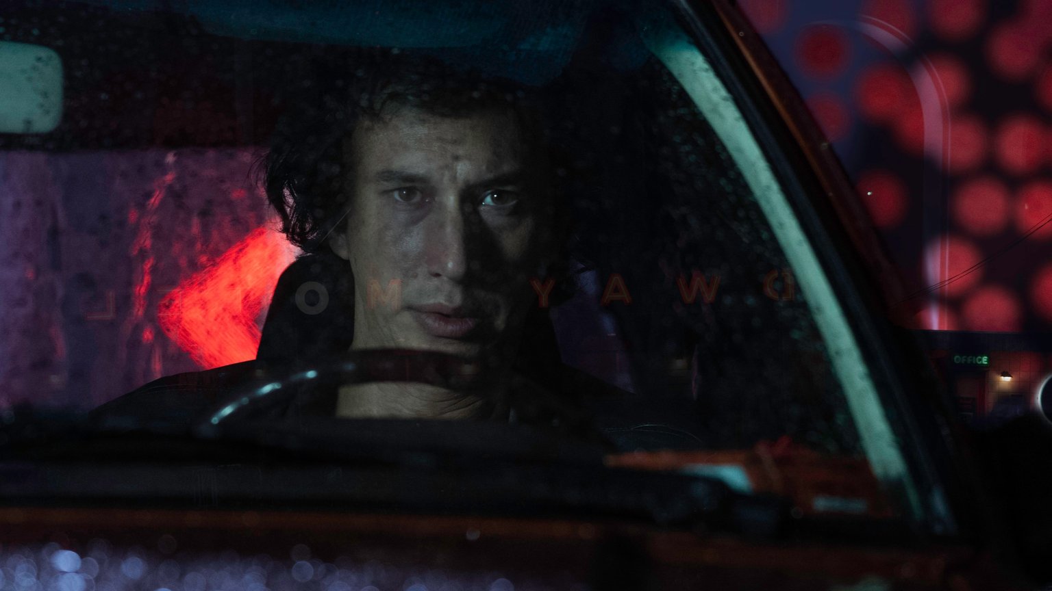 'White Noise' trailer: Adam Driver schittert in veelbelovende film van 'Marriage Story'-regisseur