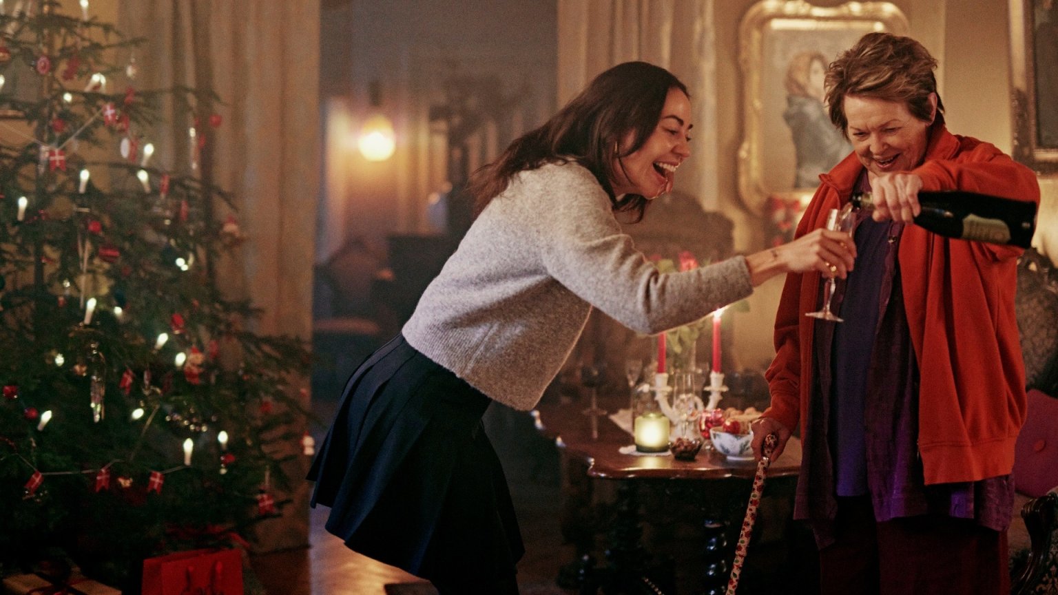 Nieuwe kerstserie van 'Hjem til Jul'-maker vanaf december op Netflix, eerste beelden nu te zien