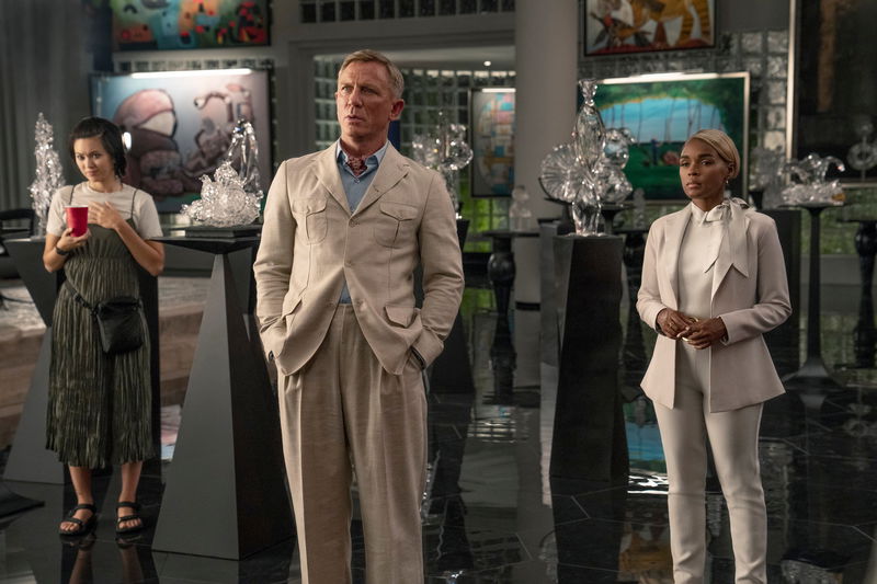 Still 'Glass Onion: A Knives Out Mystery' via Netflix/John Wilson