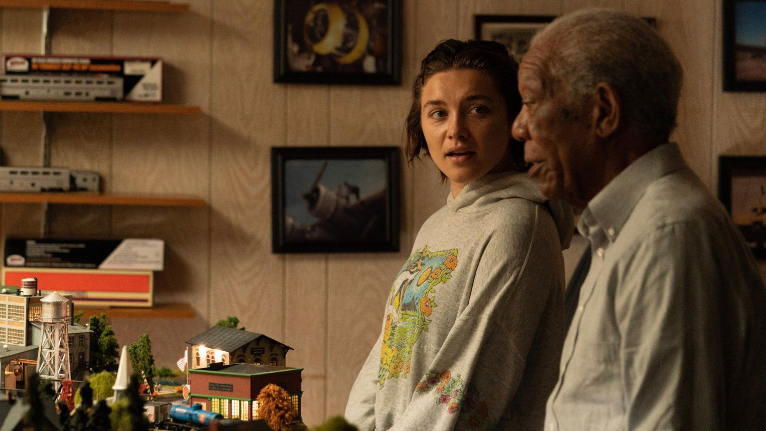Morgan Freeman en Florence Pugh schitteren in de trailer van dramafilm 'A Good Person'