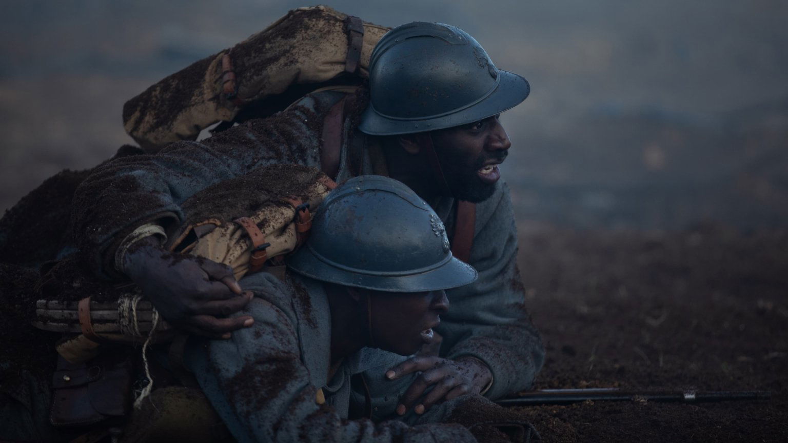 Officiële posters onthuld van nieuwe oorlogsfilm met 'Lupin'-ster Omar Sy