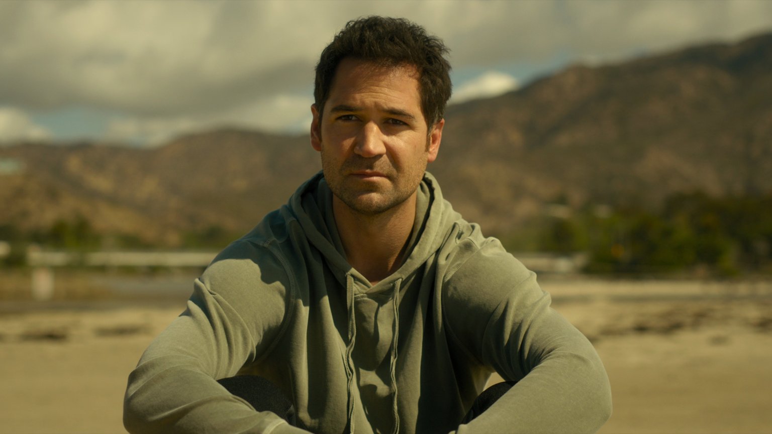 Manuel Garcia-Rulfo maakt opmars met veelgeprezen misdaadserie op Netflix