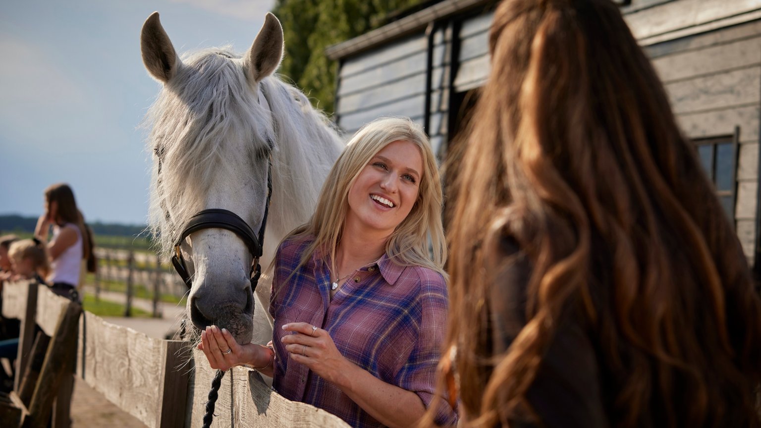 Nederlandse familiefilm met Britt Dekker schiet naar de top op Netflix