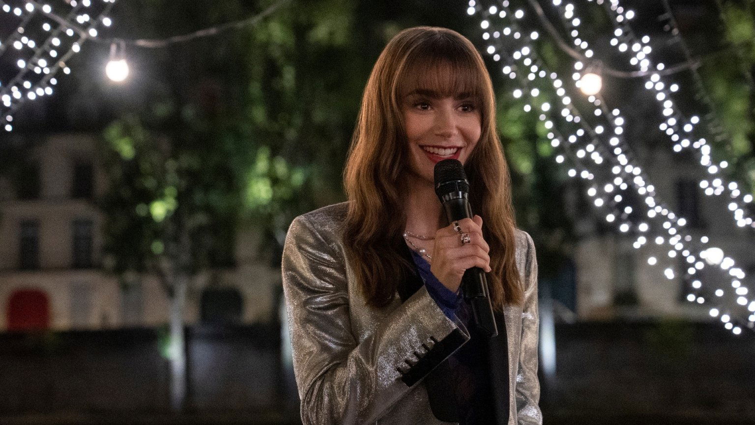 Hilariteit op de set van 'Emily in Paris' in bloopervideo