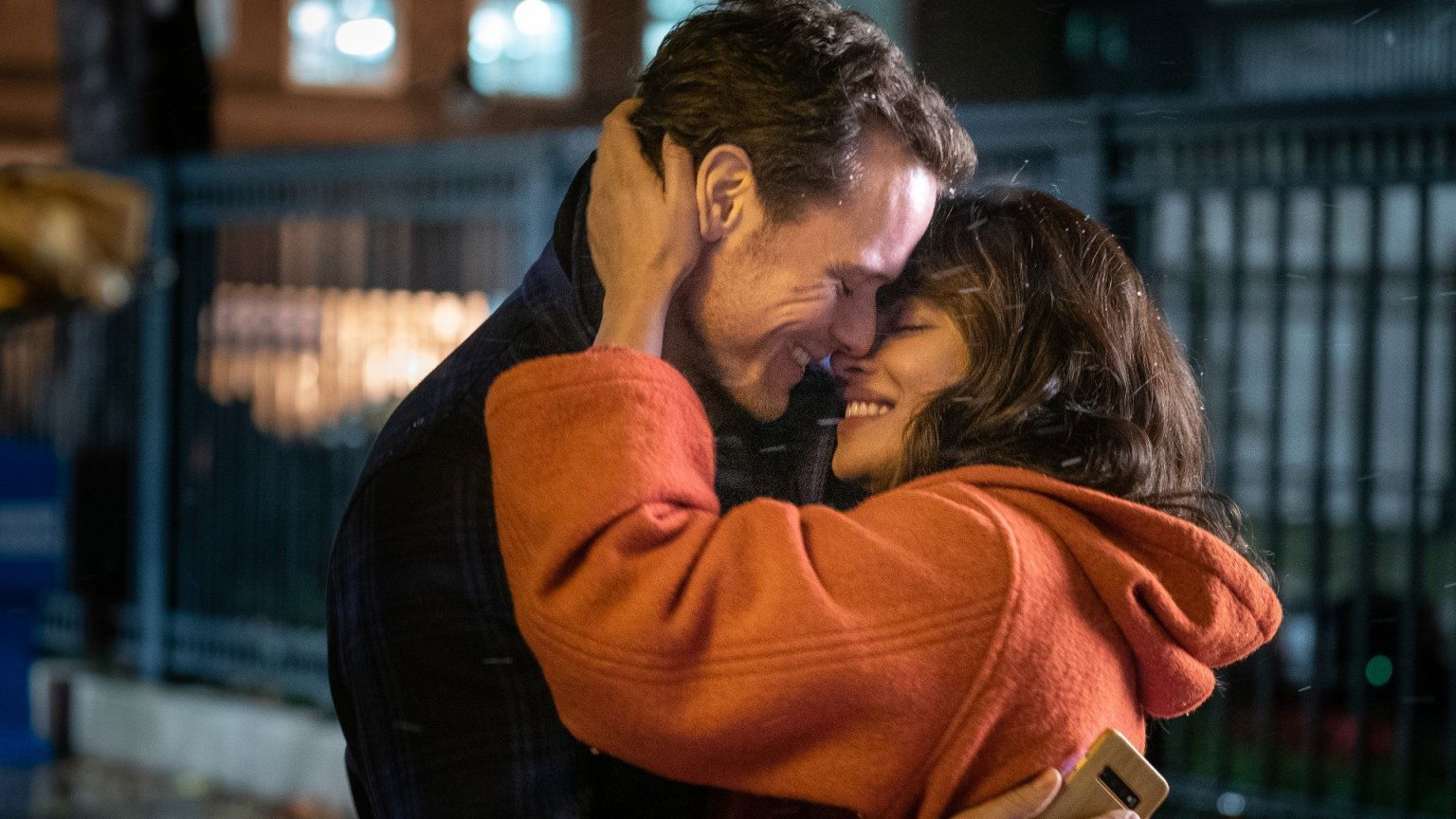 Sam Heughan deelt de eerste beelden van nieuwe romantische komedie met Priyanka Chopra