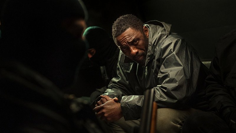 Idris Elba schittert op nieuwe beelden van 'Luther'-film, releasedatum op Netflix bekend