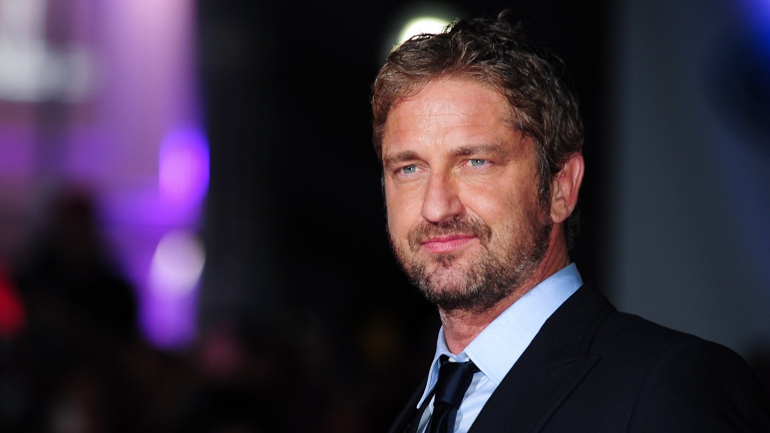 Gerard Butler vertelt hoe hij gewond raakte tijdens de opnames van nieuwe actiefilm 'Plane'